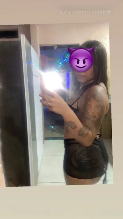 acompanhante Cristal Aperibé Uso de roupas de fantasia/uniformes