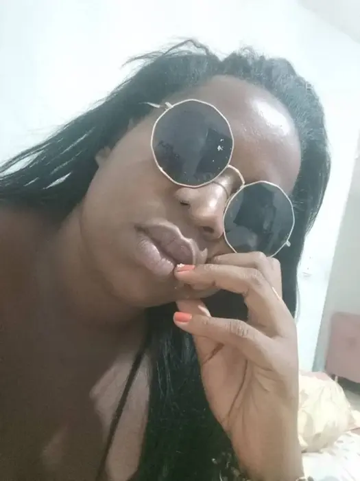 acompanhante de luxo Aperibé Geovana Sexo anal com preservativo