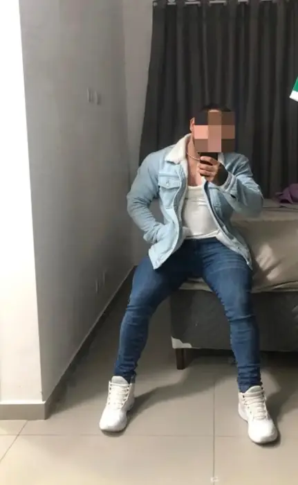 Gabriel massagem nuru Curitiba Utiliza acessórios eróticos