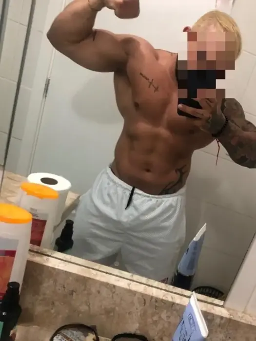 acompanhantes de Curitiba Gabriel Sexo anal com preservativo