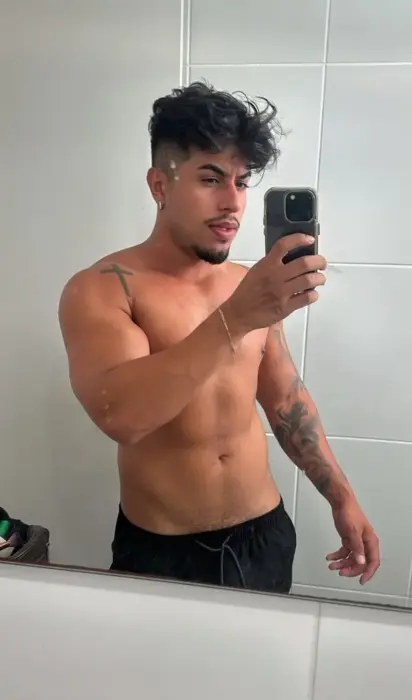 garota de programa de Curitiba Enzo Santiago Sexo anal com preservativo