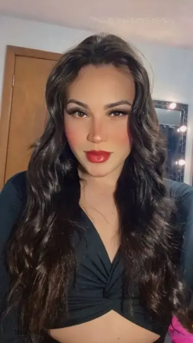 garota de programa de Curitiba Camila Luzzon Beijo grego