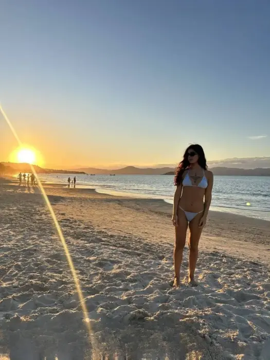 garota de programa de Curitiba Aurora Millani Beijo grego
