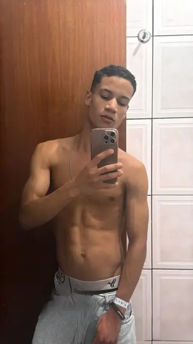 Walisson Gonçalves massagem nuru Goiânia Sexo oral sem preservativo