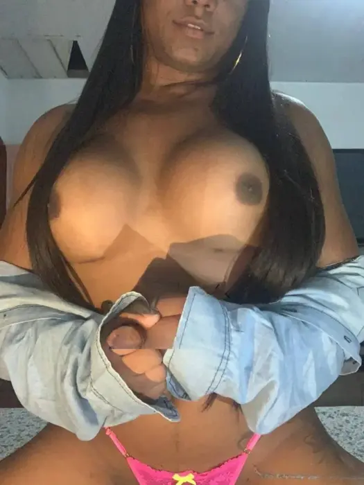 acompanhante Kyara tráns Goiânia Beijo grego