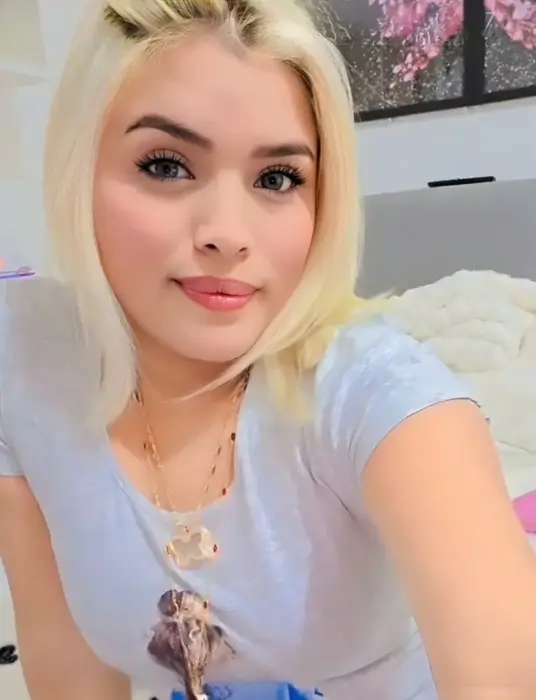 Sofia Ninfentinha massagem nuru Manaus Uso de roupas de fantasia/uniformes