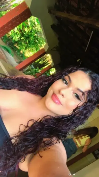 acompanhante Sophi Marília Uso de roupas de fantasia/uniformes