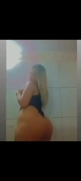Antonella massagem nuru Marília Penetração com acessórios sexuais