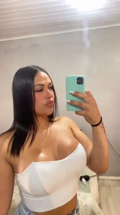 Myrella Angel massagem nuru Porto Alegre Penetração com acessórios sexuais