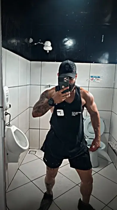 Tiago massagem nuru Rio de Janeiro Sexo anal com preservativo