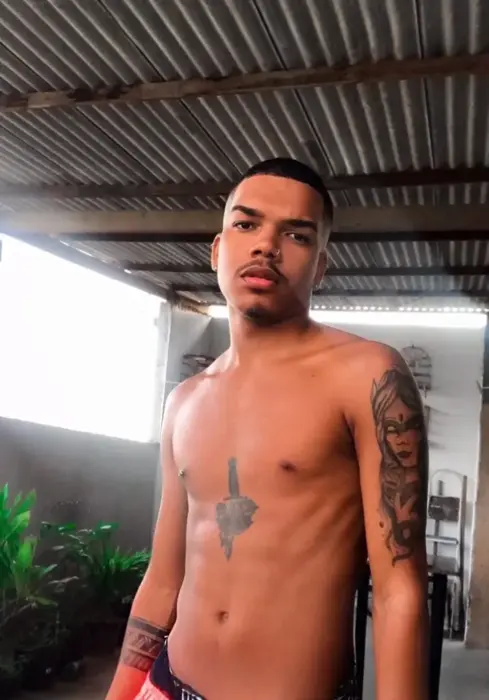 Pedro Fernandes massagem nuru Salvador Uso de roupas de fantasia/uniformes