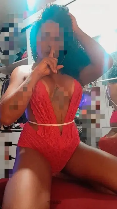 VIP Alice Ferraz Salvador Golden rain