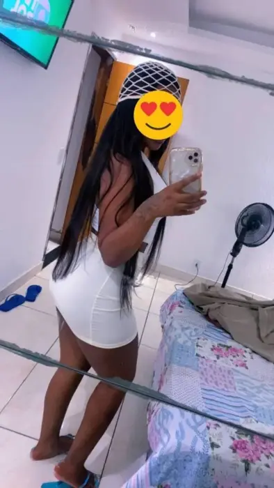 Sophia massagem nuru Saquarema Beijo grego