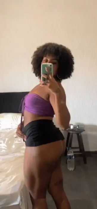acompanhante Maitê Saquarema Uso de roupas de fantasia/uniformes