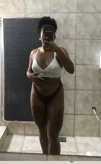 garota de programa de Saquarema Maitê Striptease