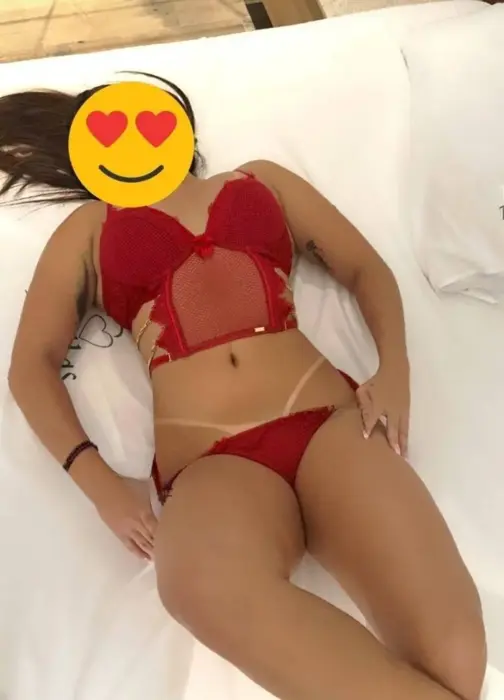 acompanhante Mirella Leal Tapurah Uso de roupas de fantasia/uniformes
