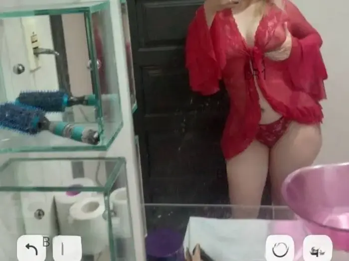 acompanhantes de Timbó Julia Beijo na boca