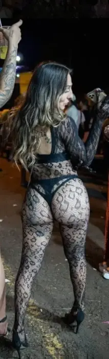 garota de programa de Tupã Luanna Muniz Chuva dourada