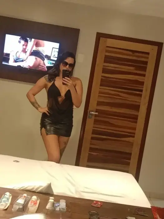 acompanhantes de Umuarama Letícia Chuva marrom