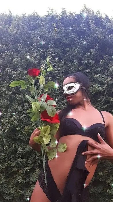 acompanhante de luxo Vilhena Kawane Cristiny Beijo na boca
