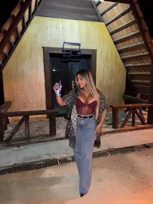 Belinda Queiroz massagem nuru Belo Horizonte Beijo na boca