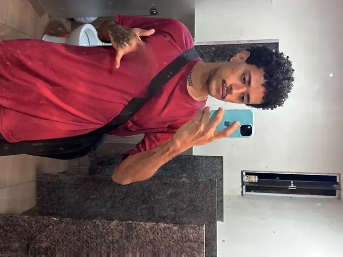 Lucas massagem nuru Brasília Utiliza acessórios eróticos