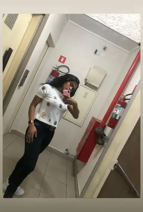 acompanhantes de Brasília Kiraa Chuva dourada